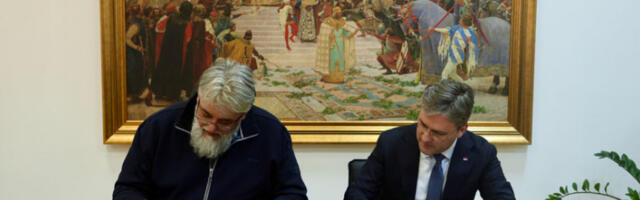 Селаковић потписао уговор о обнови Хиландара: држава издваја 138,5 милиона динара
