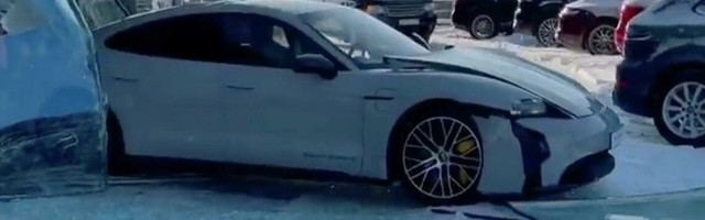 Proleteo Porsche Taycanom kroz zid prodajnog salona (VIDEO)