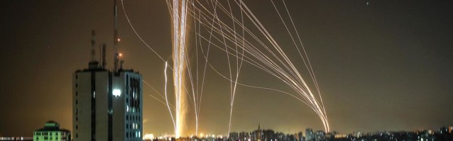 HAMAS PRETI DA ĆE UNIŠTITI TEL AVIV: Prvi snimci razorenih objekata u gradu, Gvozdena kupola presreće na desetine raketa! VIDEO
