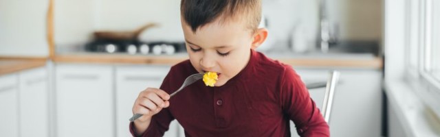 Greška koju roditelji prave: Zašto ne treba terati dete da pojede sve iz tanjira