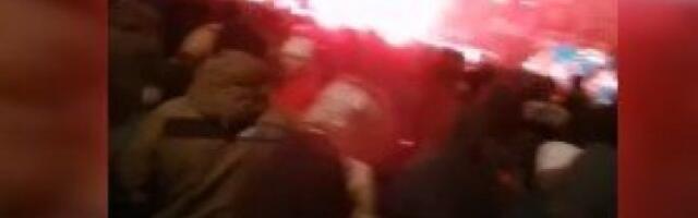 (VIDEO) MASA LJUDI SE OKUPLJA ISPED HRAMA SV. SAVE, SRBIJA JE UZ SVOJ NAROD NA KiM! Čuju se patriotske pesme i uzvici "Nema predaje", vijore zastave...