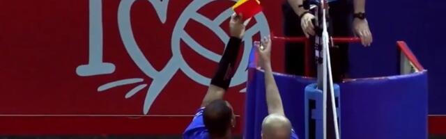 Skandal u Turskoj! Poznati sportista oteo sudiji kartone usred meča, pa napravio šou za pamćenje! (VIDEO)