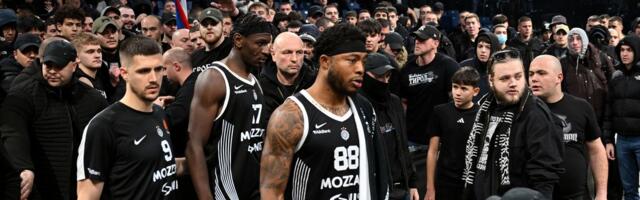 Užas u Areni: Tajrik Džons hteo da se obračuna sa navijačima! Vanja Marinković jedva sprečio tuču /VIDEO/