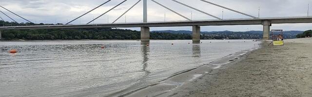 FOTO Opada vodostaj Dunava kod Novog Sada: Peščani sprudovi ponovo vidljivi