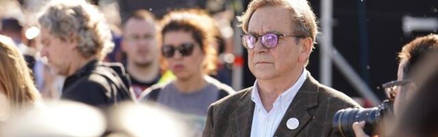 Blokaderska "elita" opet pronađena nepismena! Tihomir Stanić se zagrejao "šumadijskim čajem", pa rekao istinu o vlasti (FOTO)