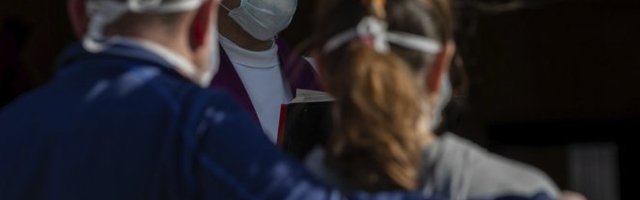 U ŠPANIJI PONOVO RASTE BROJ UMRLIH OD KORONE! Za 24 sata preminulo 567 ljudi!