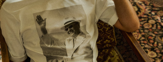Da li biste nosili majicu sa slikom Josipa Broza Tita? Coka Broz kreirao je upravo takve i donosi nam jedno toplo, emotivno i nostalgično leto