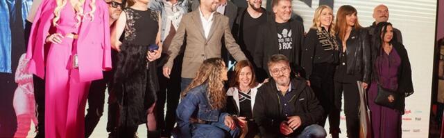 Ovacije za "Munje“ i originalan "upad" glumaca (VIDEO)