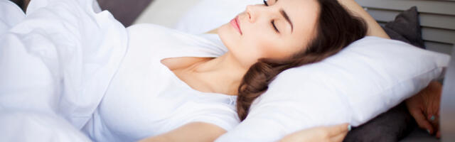 Ovo su najbolji i najgori položaji za spavanje za bol u leđima