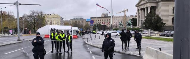 (VIDEO) Još jedan incident ispred Skupštine: Opozicija tvrdi da su napadnute poslanice