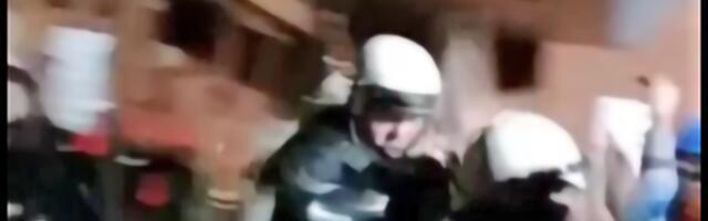 Napadale policiju i priznaju da bi opet! Ovako se pravdaju opozicione blokaderke, a snimci ih demantuju