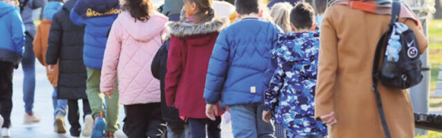 По­чи­њу при­ја­ве за ђач­ку по­моћ од 20.000 динара