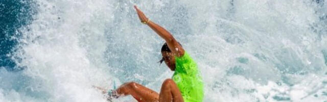 DRAMA! Surfer opušteno krstario talasima, a onda je snimio OGROMNU NEMAN! (VIDEO)