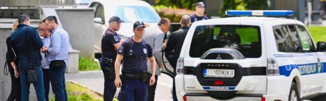 Policajci zaustavili kombi kod Leskovca, a unutra su imali šta i da vide: Lisice na ruke vozača su stavljene odmah