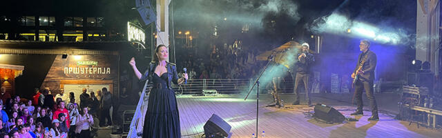 Jelena Tomašević održala koncert na Kraljevom trgu