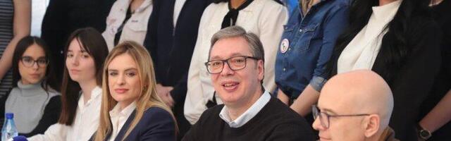 "STVARNO SAM BOJIO OVA JAJA ZA VAS": Vučić obišao studente u Pionirskom parku: "Došao sam da kažem da vam se divim"!