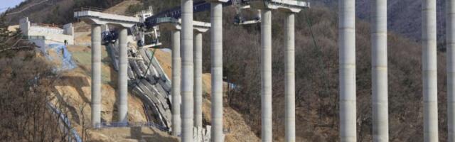 PRAVO ARHITEKTONSKO ČUDO! Kinezi grade NAJVIŠI MOST na svetu, umesto 2 SATA voziće se CEO 1 MINUT! (FOTO/VIDEO)