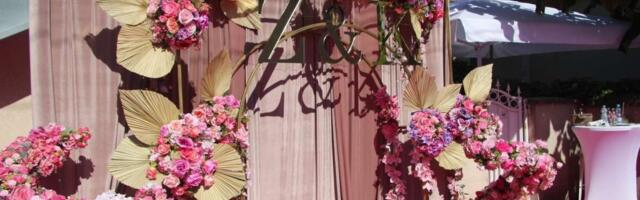 Goste Zorice i Kemiša na stolu sačekalo iznenađenje - Mladenci im se obratili ovim rečima (FOTO)