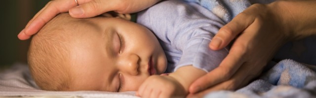 Ako beba diše ovako, odmah je vodite lekaru: Mama podelila video upozorenja (VIDEO)