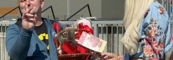 "30 GODINA VAS ČEKAM": Prvi susret Jelene Karleuša i njenog NAJVEĆEG FANA: Vaša pesma me je probudila iz KOME! (VIDEO)