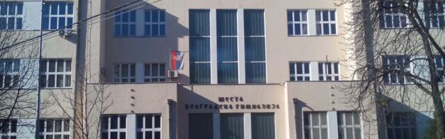 Đaci Šeste gimnazije protestovali ispred policijske stanice Zvezdara zbog sinoćnih incidenata