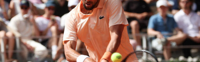 PRAVI DŽENTLMEN! Novak se hitno oglasio - ovako je čestitao mladoj Ruskinji (FOTO)