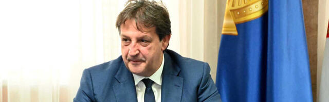 Bratislav Gašić: Ministar za klečanje u telu za rodnu ravnopravnost