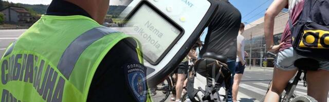 Nosi kacigu, vozi stazom, ostavi telefon: Apel MUP-a za bicikliste kako da bezbedno učestvuju u saobraćaju