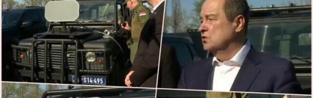 MINISTAR POLICIJE POKAZAO VOZILO KOJE JE SNIMLjENO KOD SKUPŠTINE: Dačić raskrinkao laži Marinike Tepić i priče o zvučnom topu (VIDEO)