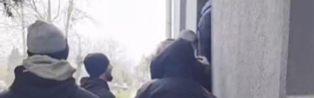 VIDEO: Novosadski posmatrači prijavili kupovinu glasova u Sečnju - na teren izašao tužilac i pet "marica"