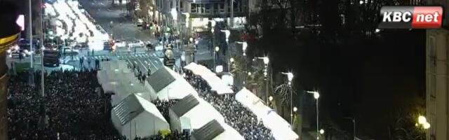 Veći broj ljudi u Ćacilendu, navodno dolazi Vučić: Da li večeras počinje uklanjanje šatora?