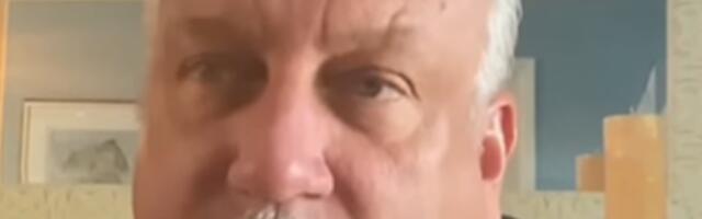 SVEŠTENIK GA JE ZLOSTAVLJAO, PA JE NAPUSTIO CRKVU I POSTAO JEDAN OD NAJBOGATIJIH BANKARA: Otac Den svedoči kako je ipak ostavio luksuz i postao sveštenik