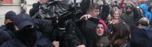 Hoće li se ljudi sa ćaci bedževima jednog dana stideti?