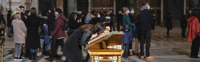 KAKO SE PRAVILNO PONAŠATI U CRKVI: Ovo mnogi rade pogrešno - a pravila su jednostavna