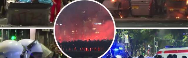 STRAHOVITE SCENE NASILJA U CENTRU BEOGRADA! Jezive scene agresije blokadera, PALE KONTEJNERE, POLICIJU ZASULI KAMENICAMA I PIROTEHNIKOM! (VIDEO)