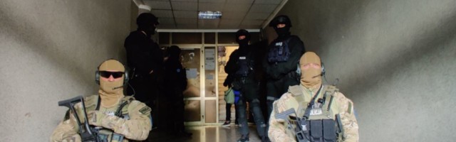 Pripadnici EULEX-a u prostorijama ratnih veterana na Kosovu
