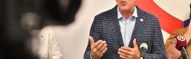 "Vlast uvozi vozače iz dalekih azijskih zemalja umesto da subvencioniše obuku za naše građane"