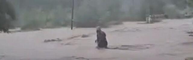 Komšije na udaru nezapamćenog nevremena: Bujice nose kola, reke se izlile (VIDEO)