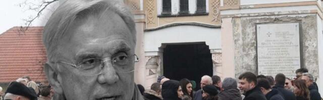 DOSTOJANSTVEN OPROŠTAJ U BELOM POTOKU: Sahranjen Branislav Bane Ivković, bivši ministar i jedan od najistaknutijih ljudi SPS (FOTO)