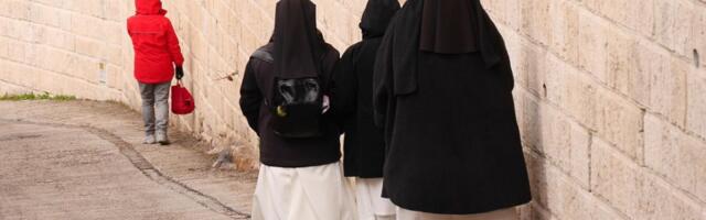 VIDEO: Tri buntovne kaluđerice vraćene u manastir, ali ne smeju na društvene mreže