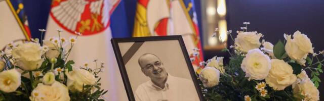 "NA UMRLICI ZA DUŠKA VUJOŠEVIĆA MEĐU OŽALOŠĆENIMA NALAZI SE I DRUGARICA ŽUTA" Bila je verna prijateljica slavnog trenera i stanovnica njegove kuće!