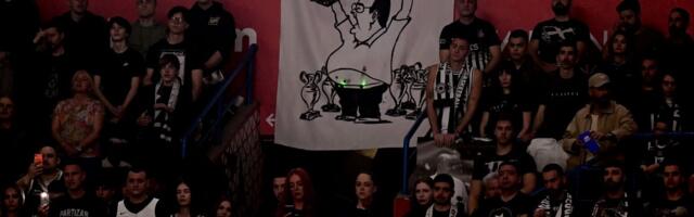 Samo jedno ime je odjekivalo Arenom, navijači Partizana se još jednom oprostili od omiljenog trenera