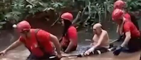 IMAO JE NEOPISIVU SREĆU! Pilot (72) spasen u NEDOĐIJI 24 sata posle pada aviona! Letelica se srušila iz BIZARNIH razloga! Scena LEDI KRV u ŽILAMA (FOTO/VIDEO)
