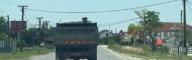 Kuku, šta ovaj radi? Opasan "ples" na točkovima (VIDEO)