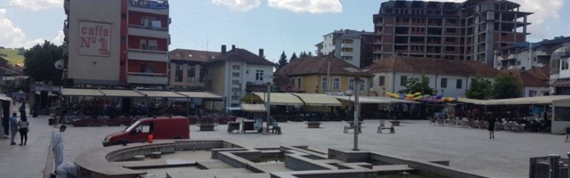 U Tutinu je nikala zgrada i ljudi ne mogu da veruju kako su je investitori "ugurali" u slobodan prostor