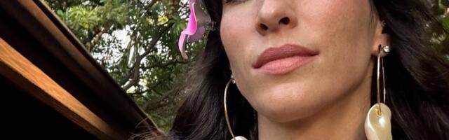 JELISAVETA ORAŠANIN ZADALA DOMAĆI ZADATAK KOLEGINICAMA: Skinula se u bikini, pa pokazala pločice na stomaku - Glumica zategnuta kao praćka (FOTO)