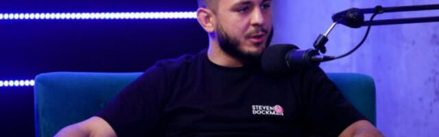 SKANDAL NA FNC, JANIČIĆ POLUDEO: Čuveni borac besan kao ris zbog zastave TROBOJKE! (FOTO)