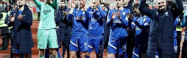 Fešta u Novom Pazaru: Navijači u sitne sate dočekali fudbalere posle pobede nad Vojvodinom (VIDEO)