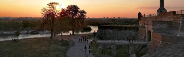 Poznato stanje dečaka (15) koji je pao na Kalemegdanu