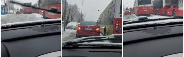 KOLAPS I RASULO! Beograd stao zbog prvog snega (VIDEO)